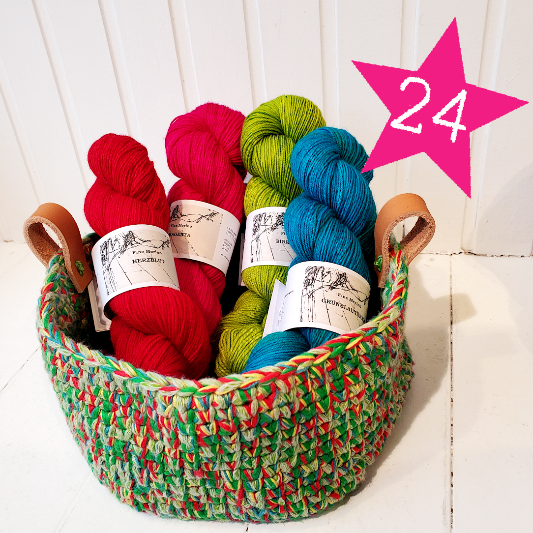 Bunter Häkelkorb mit Ledergriffen